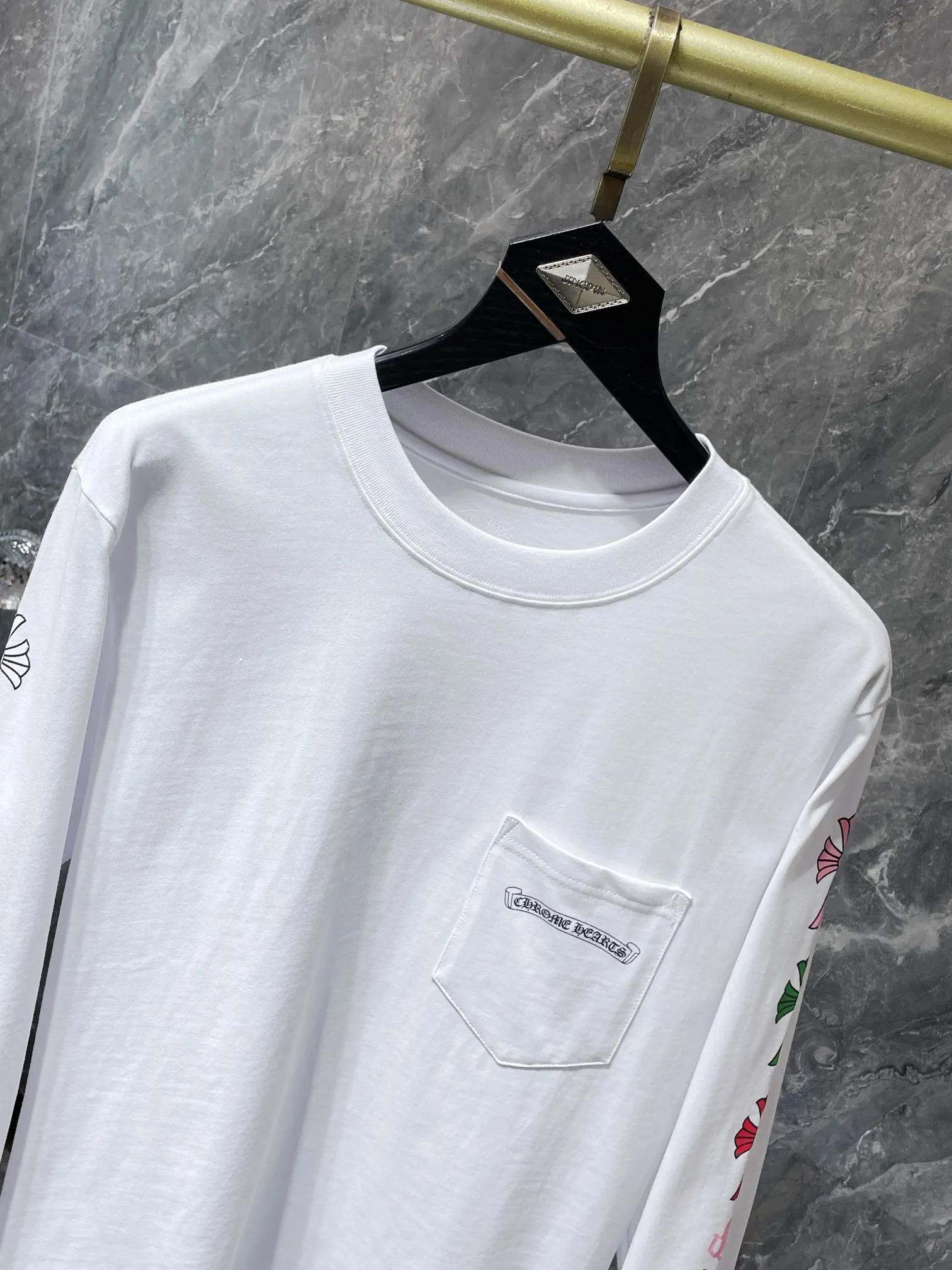 P160 Chrome Hearts🍁Long T series🍁 High-weight, environmentally friendly and high-quality top-quality fabrics Chrome classic scroll letter color cross group flower arm short sleeves Imported environmentally friendly glue printing and dyeing Counter synchronization 1:1 replica version Recommended color: black white Size: S, M, L, XL
